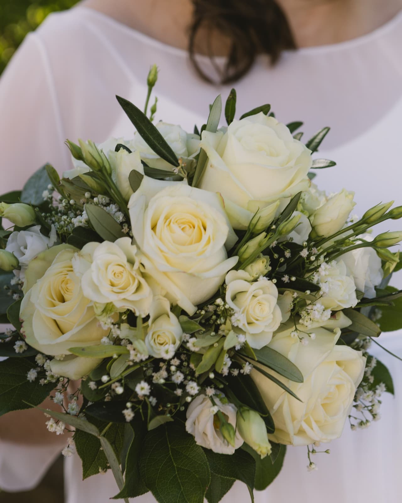Brautstrauß aus weißen Rosen